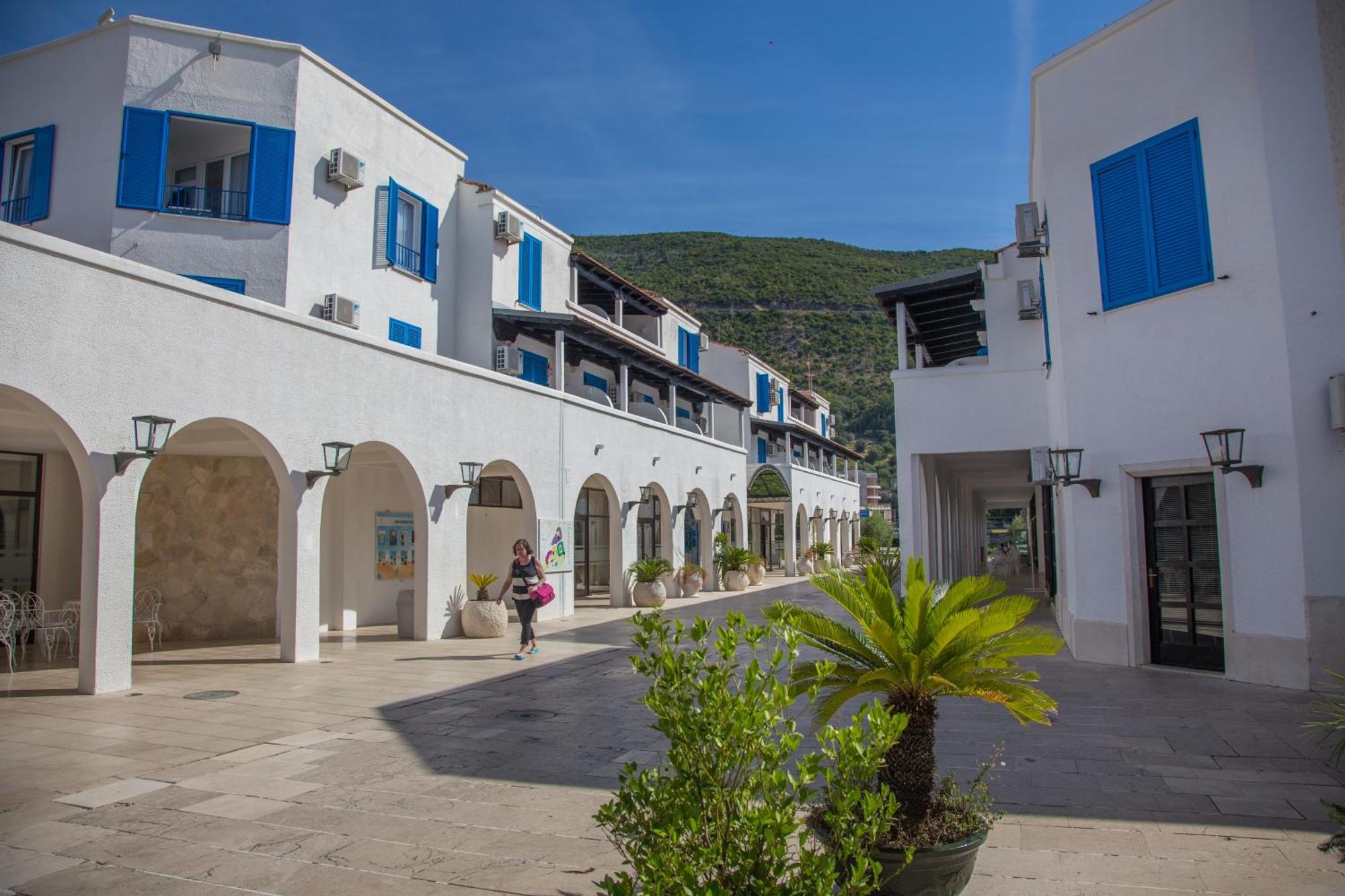 Hotel Aleksandar Budva Exterior photo